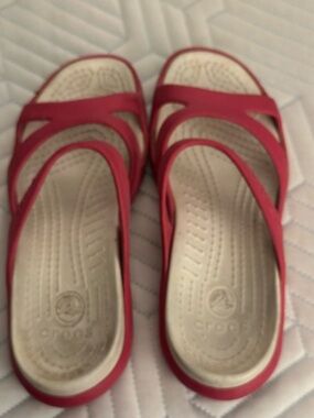 CROCS Women’s Pink Slip on Sandals